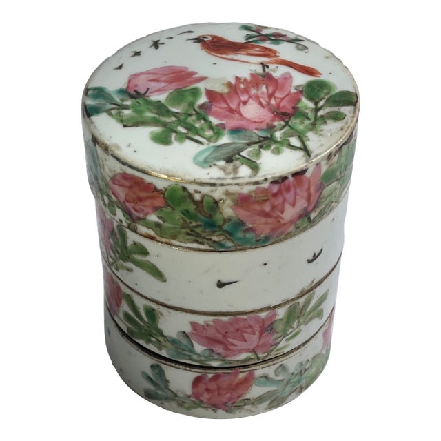Early 20th Century Chinese Hand-Painted Four-Tiered Ceramic Keepsake Box For Sale