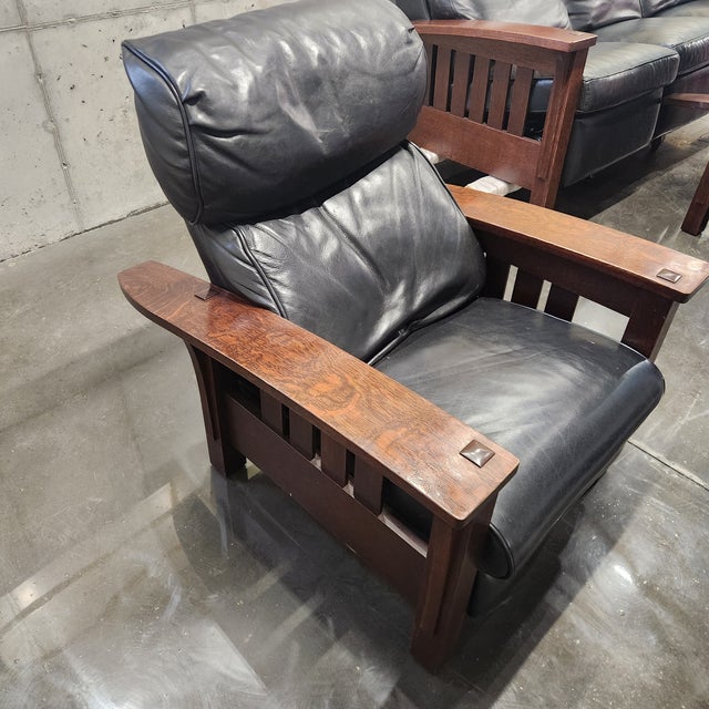 2020s Stickley Mission Style Bow Arm Manual Reclining Chair Recliner For Sale - Image 5 of 8