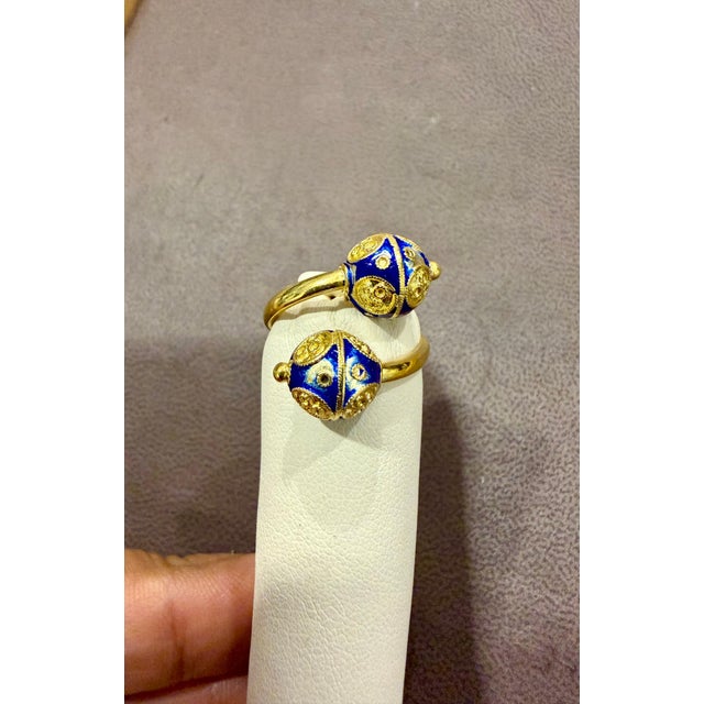 Contemporary Two Enamel Balls Bypass Cocktail Ring Size 4 in 18 Karat Yellow Gold, 4.4 Gm For Sale - Image 3 of 18