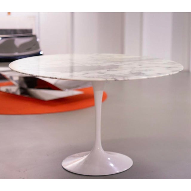Metal Mid-Century Marble and Fiberglass Tulip Dining Table by Eero Saarinen for Knoll International, 1960s For Sale - Image 7 of 7