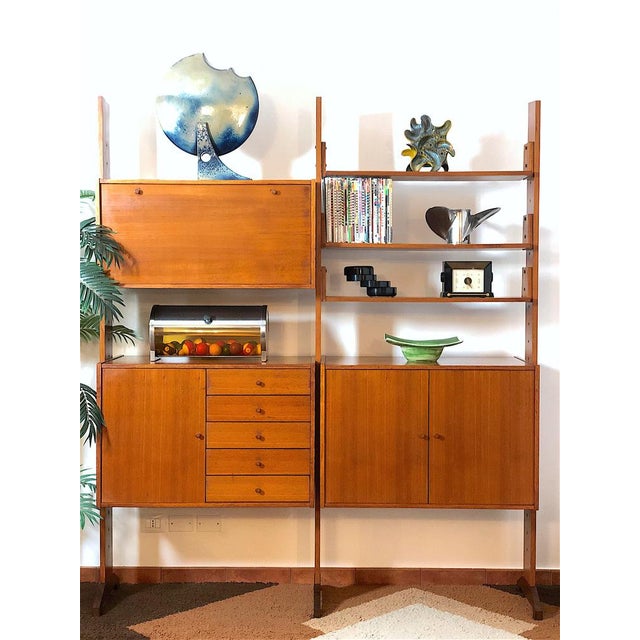 Double-sided modular bookcase with 2 bays from the 1960s. The bookcase is of Italian manufacture, completely restored and...