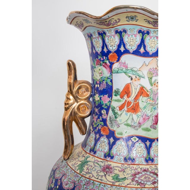 1950s Large Chinese Polychrome Famille Rose Porcelain Vase with Hunting Scene, 1960s For Sale - Image 5 of 8