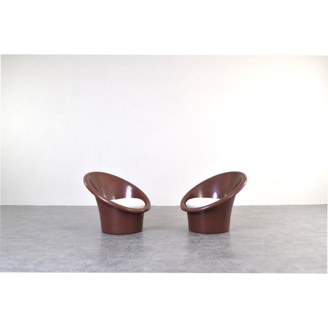This set of two orange lounge chairs „Skopa” model was designed in the 1970s by renowned Danish designers Ole Gjerløv-...