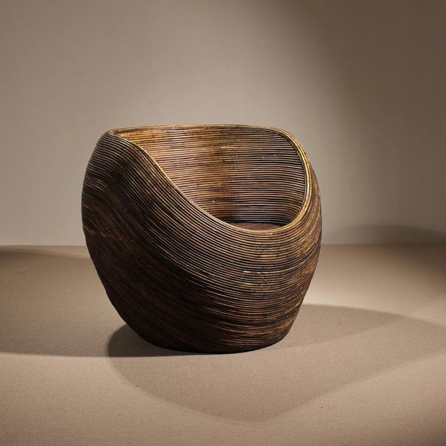 An extraordinary set of three lounge chairs, known as ‚Pot Chairs‘, featuring a captivating organic, almost cocoon-like...