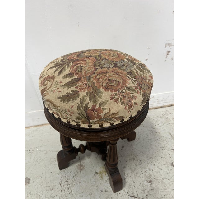 Napoleon III Style Piano Stool in Walnut, 20th Century For Sale - Image 6 of 9
