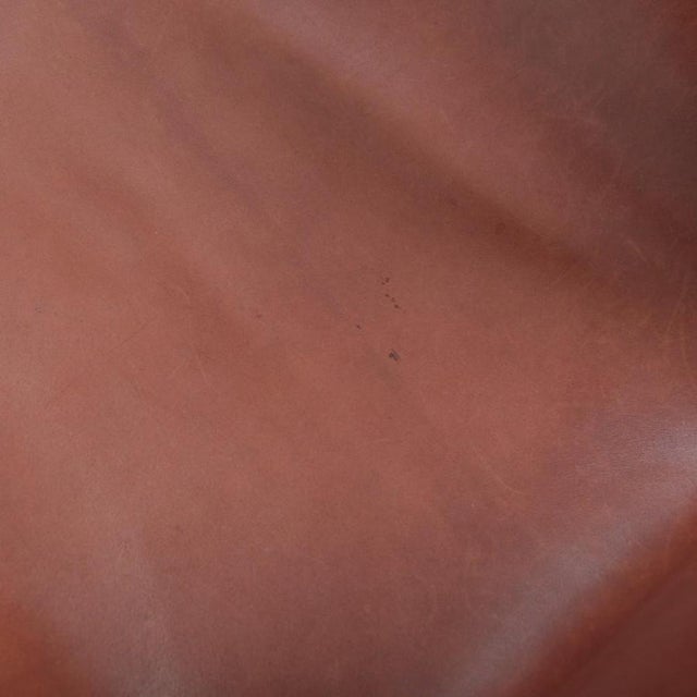 Red Vintage Swan Chair in Red Patinated Leather by Arne Jacobsen, 1960s For Sale - Image 8 of 13