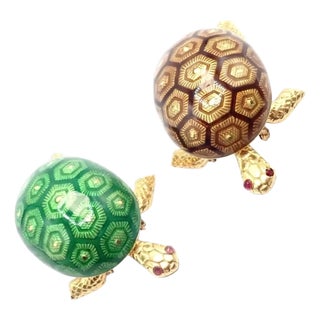 1960s Boucheron France Yellow Gold Enamel Set of Two Turtle Brooches For Sale