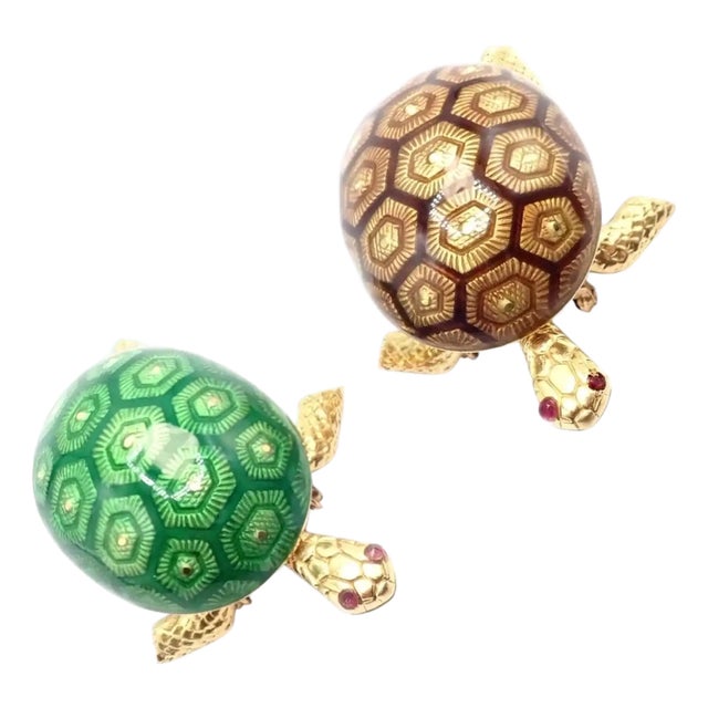 1960s Boucheron France Yellow Gold Enamel Set of Two Turtle Brooches For Sale