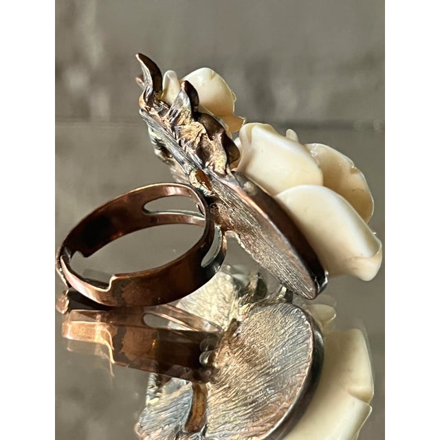 1960s 1960s Vintage Resin Coral Flower Ring, Size 7 For Sale - Image 5 of 8