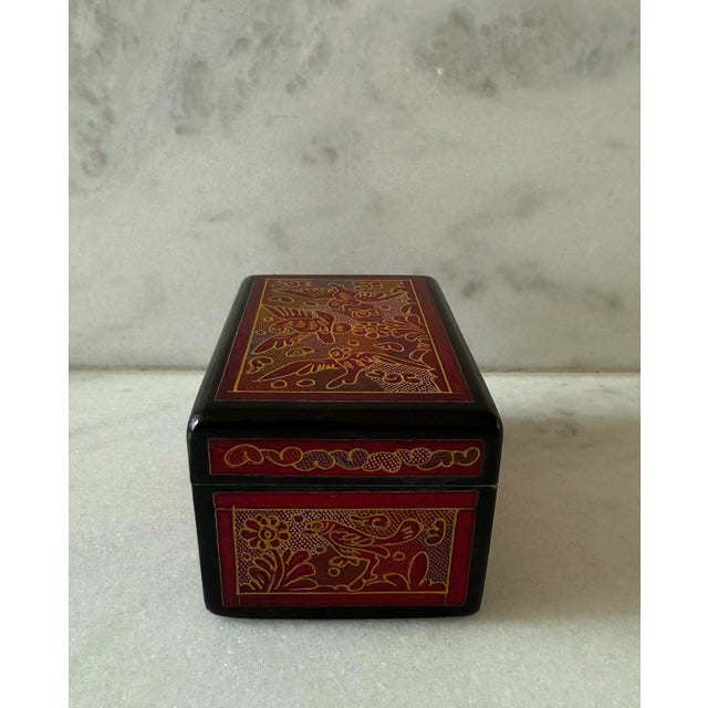 Vintage Mexican Folk Art Olinala small hand painted box with hinged lid. Features birds and flowers scratched into layers...