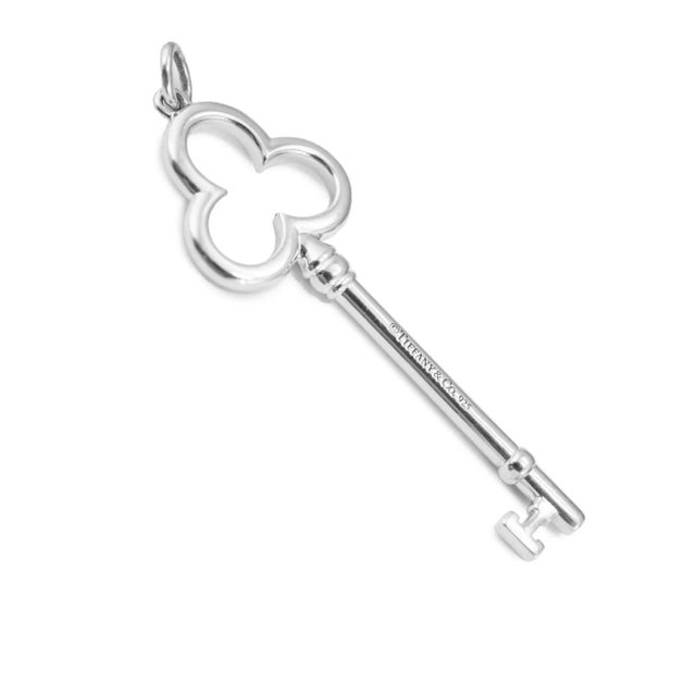 Ladies Tiffany & Co. 925 Sterling Silver Clover Trefoil Key Pendant Necklace For Sale In Houston - Image 6 of 9