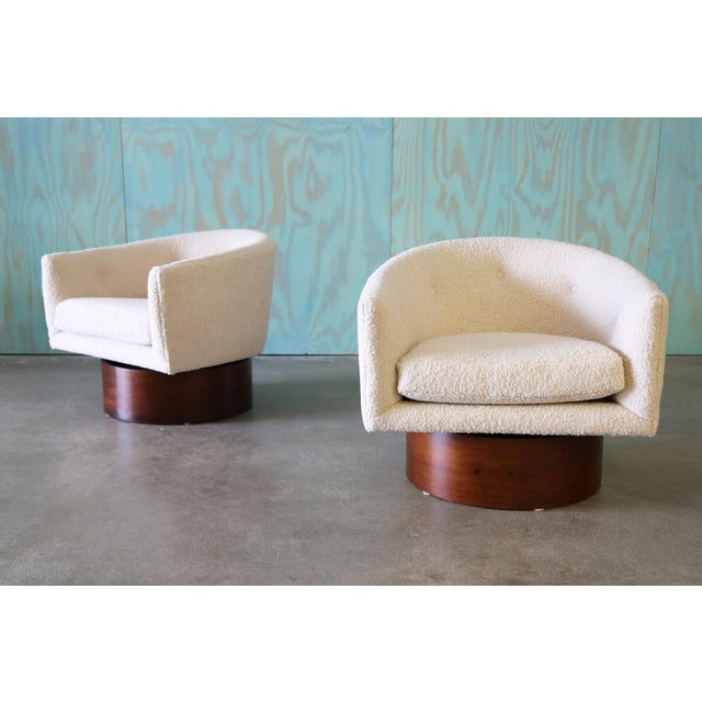 Mid-Century Modern 1960s Milo Baughman for Thayer Coggin Rosewood and Heavy Boucle Swivel Chairs For Sale - Image 3 of 14