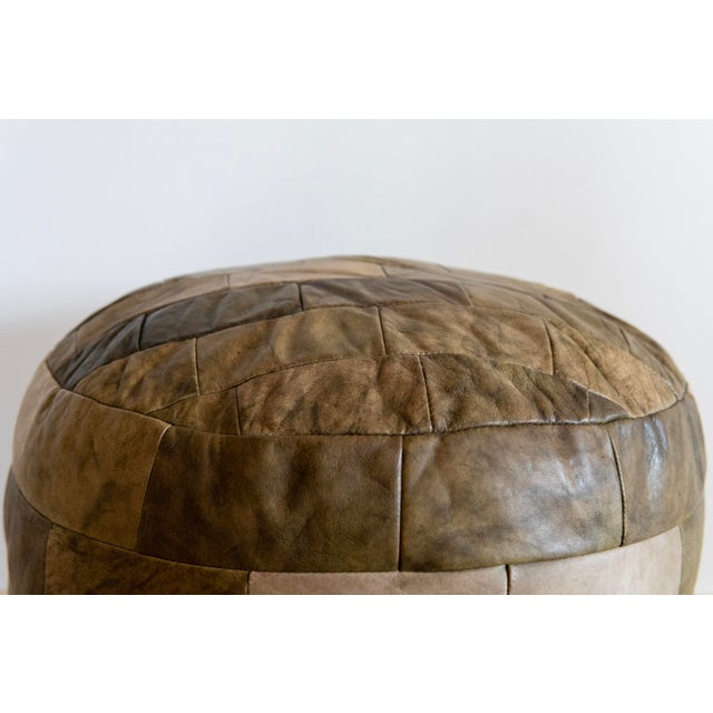 Mid-Century Modern Vintage De Sede Patchwork Leather Pouf Ottoman in Olive, Switzerland, 1970s, Attributed For Sale - Image 3 of 6