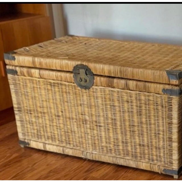 Vintage Large Hand-Woven Wicker Storage Trunk / Blanket Chest For Sale - Image 4 of 4