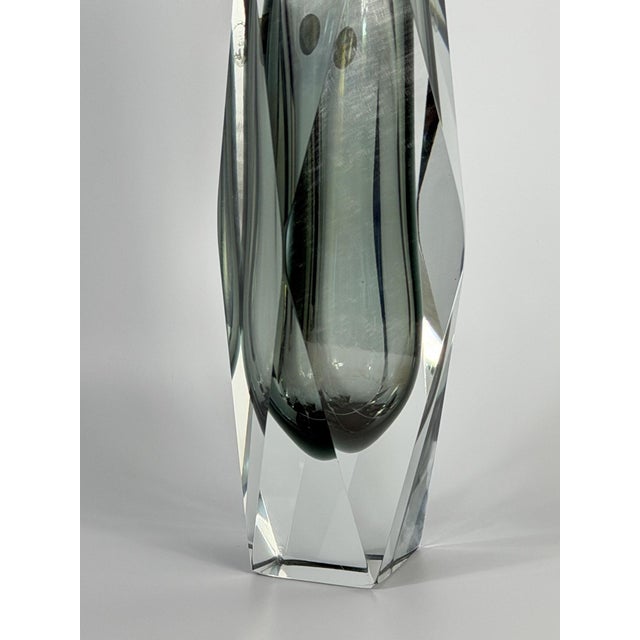 Glass Large Murano Sommerso Faceted Smoke Grey Glass Vase from Mandruzzato, Italy, 1970s For Sale - Image 7 of 12