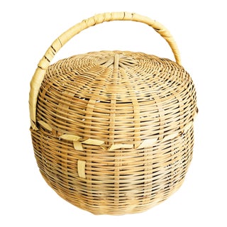 Vintage Medium Round Lidded Basket With Handle For Sale