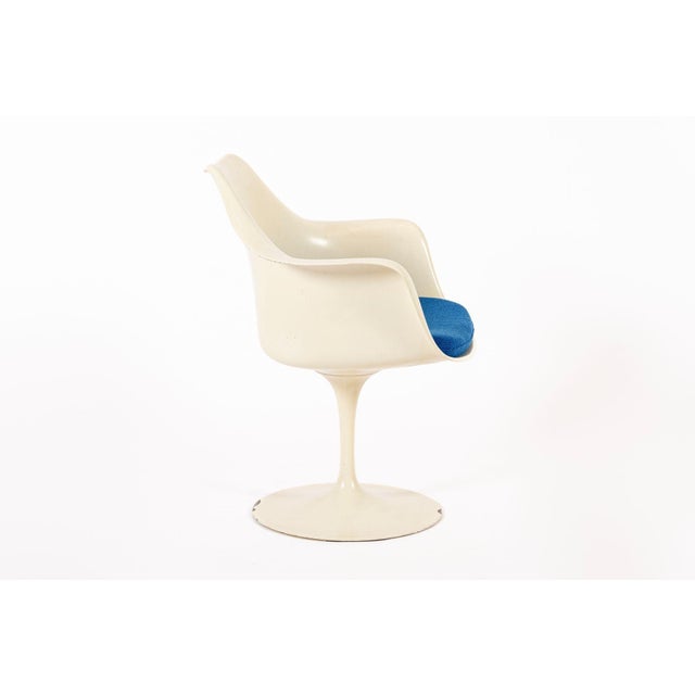 Mid-Century Modern Original Fiberglass Tulip Arm Chair by Eero Saarinen for Knoll 1970s For Sale - Image 3 of 15