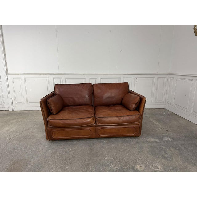 This two-seater cowhide leather sofa (Roche Bobois) from the 1980s is one of our favorites this week. We were particularly...