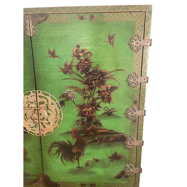 Italian Baroque‑Style Green Chinoiserie Lacquer Bar Cabinet. 20th Century. For Sale - Image 4 of 10