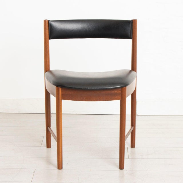 Mid-Century Modern Teak Dining Chairs with Original Black Vinyl Upholstery from McIntosh, 1960, Set of 6 For Sale - Image 3 of 10