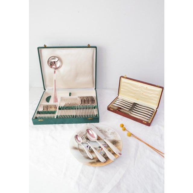 Silver-plated title 84. Original cases. This service consists of the following 49 pieces: 12 dinner spoons: 21 cm, 88...