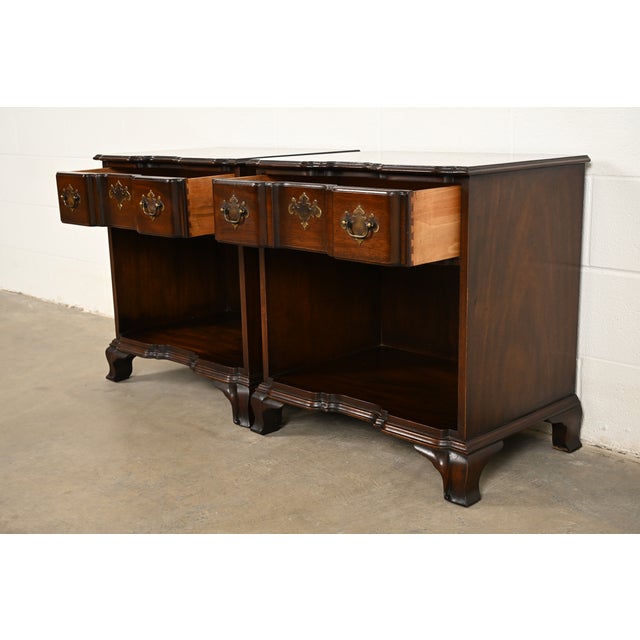 Kindel Furniture Georgian Solid Mahogany Block Front Nightstands, Pair For Sale In South Bend - Image 6 of 18