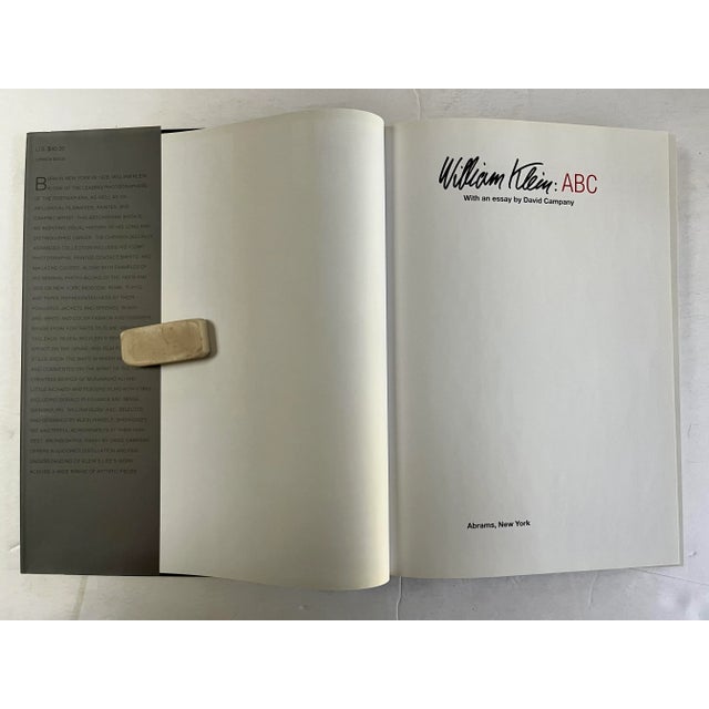 192 pages. Hard cover. Born in New York in 1929, painter, photographer, film-maker and graphic artist William Klein is...