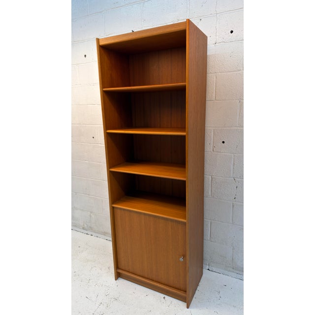 Classic Danish modern bookcase crafted in teak, featuring warm wood tones, rich natural grain, and clean Scandinavian...