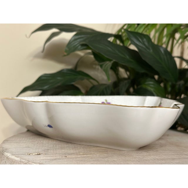 Herend 1970s Herend Fruits & Flowers Triangular Serving Dish | Vintage Hungarian Porcelain | Hand-Painted Basketweave Gilded Bowl For Sale - Image 4 of 9