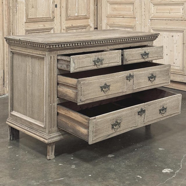 Late 18th Century 18th Century French Neoclassical Chest of Drawers in Stripped Oak For Sale - Image 5 of 18