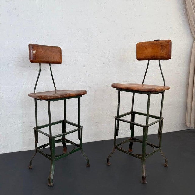 Industrial 1940s Pair of Industrial "Sit-Rite" Adjustable Machinist Stools by Edward L. Koenig For Sale - Image 3 of 9