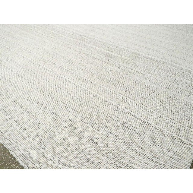 White Galerie Shabab Collection Mid-20th Century Handmade Turkish Flatweave Kilim Room Size Carpet in White For Sale - Image 8 of 9