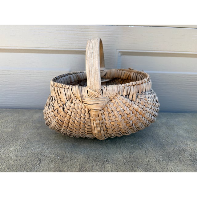 Brown Late 19th Century American Oak Splint Basket With Bentwood Handle For Sale - Image 8 of 10