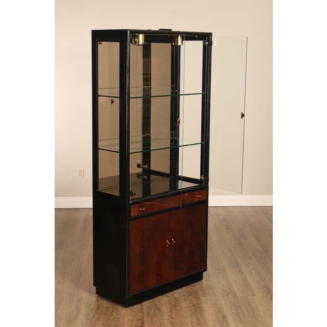 Contemporary Henredon Scene Three Display Curio Cabinet For Sale - Image 3 of 18