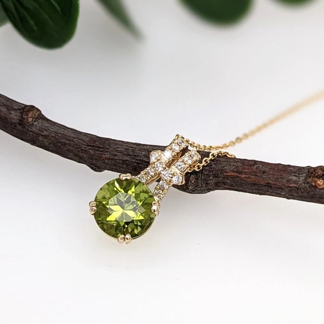 2.1ct Peridot Pendant with Earth Mined Diamonds in Solid 14K Yellow Gold Round 8mm For Sale - Image 4 of 8