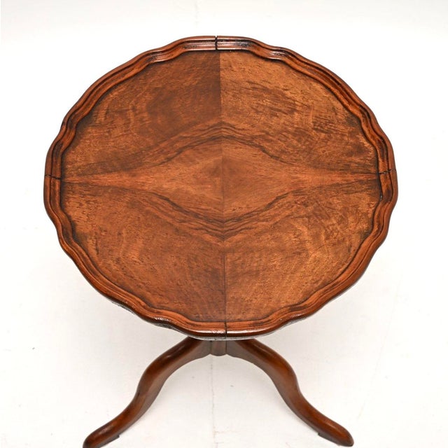 1930s Antique Figured Walnut Pie Crust Wine Table, 1930 For Sale - Image 5 of 7