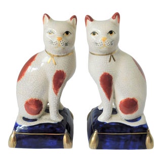 Fitz and Floyd Japanese Porcelain Cat Bookends on Cobalt and Gold Platform, a Pair For Sale