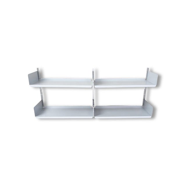 We are offering a beautiful designer wall shelf from the traditional Swiss manufacturer Vitsoe for sale. The shelving...