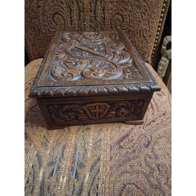 Charming carved wood gentlemen's box.