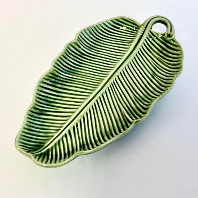 1990s Vintage Boho Chic Portuguese Bordallo Pinheiro Trompe L’Oeil Banana Leaf Serving Dish For Sale - Image 16 of 16