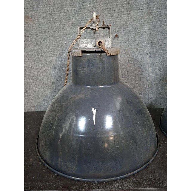 20th Century Industrial Pendant Lights in Enameled Sheet Metal, Set of 2 For Sale - Image 4 of 8
