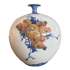 Chinese Hand-Painted Porcelain Container for Liquids