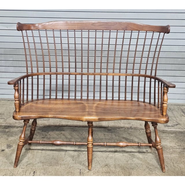 American Late 20th Century Windsor Arm Fan Back Bench Bench Made by Fredrick Duckloe in Pennsylvania For Sale - Image 3 of 8