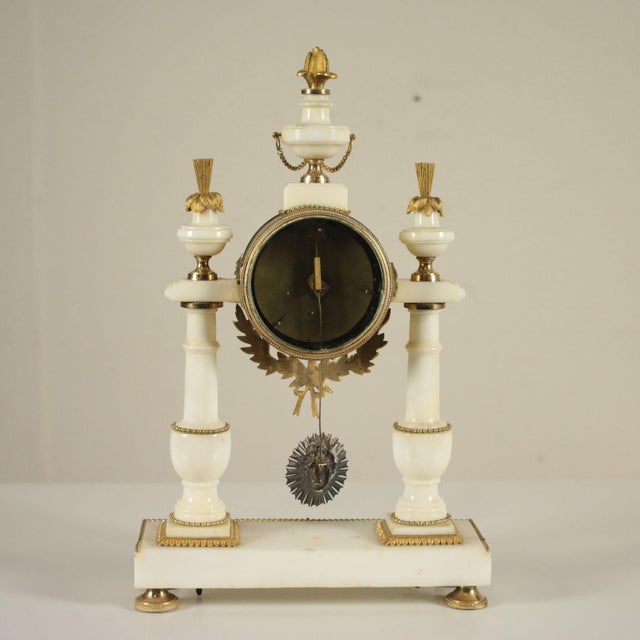French Marble & Gilded Bronze Table Clock from Léchopié à Paris, 1700s For Sale - Image 10 of 12
