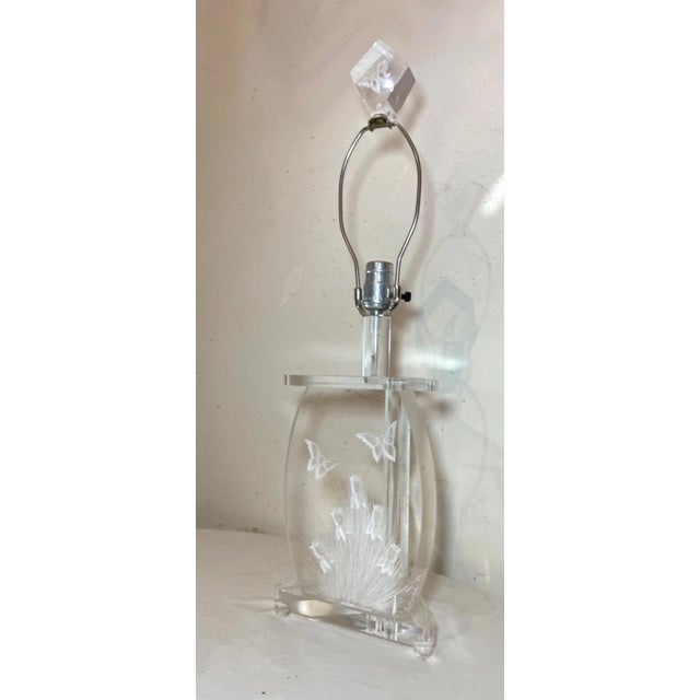 Up for sale is a very nice quality vintage mid century modern carved lucite electric table lamp. The lamp is carved with...