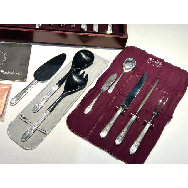Traditional Mid 20th Century 114 Piece Nobility Plate Royal Rose Silverplate Flatware With Storage Chest For Sale - Image 3 of 3