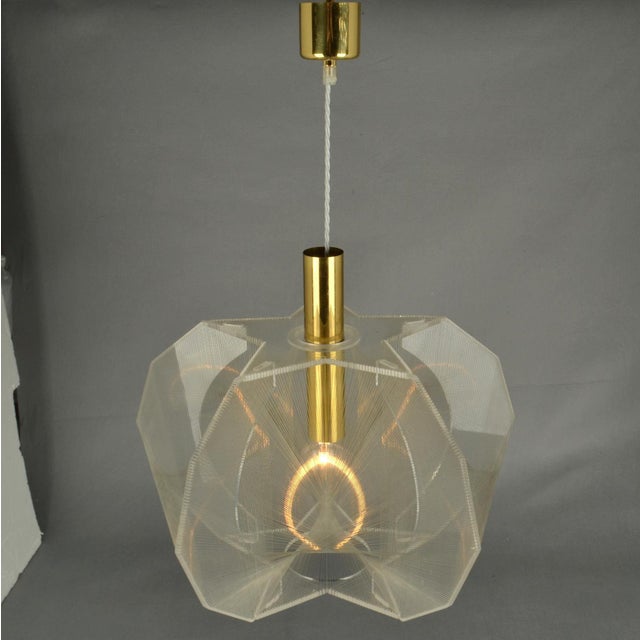 Metal Mid-Century Modern Pendant Lamp in Clear Acrylic Glass, Wire and Brass, 1970s For Sale - Image 7 of 18