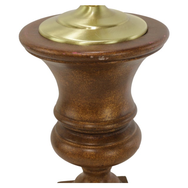 Late 20th Century A Vintage Neoclassical Wooden Trophy-Shaped Table Lamp. For Sale - Image 5 of 8