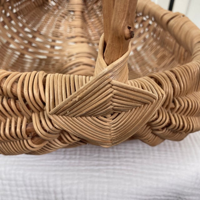 Late 20th Century Vintage Handwoven Appalachian Wicker Buttocks Basket With Twisted Bentwood Handle For Sale - Image 5 of 12