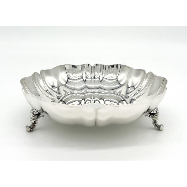 Vintage Oneida Silverplate Footed Bowl — Scalloped Rim — Traditional / Hollywood Regency For Sale - Image 11 of 13